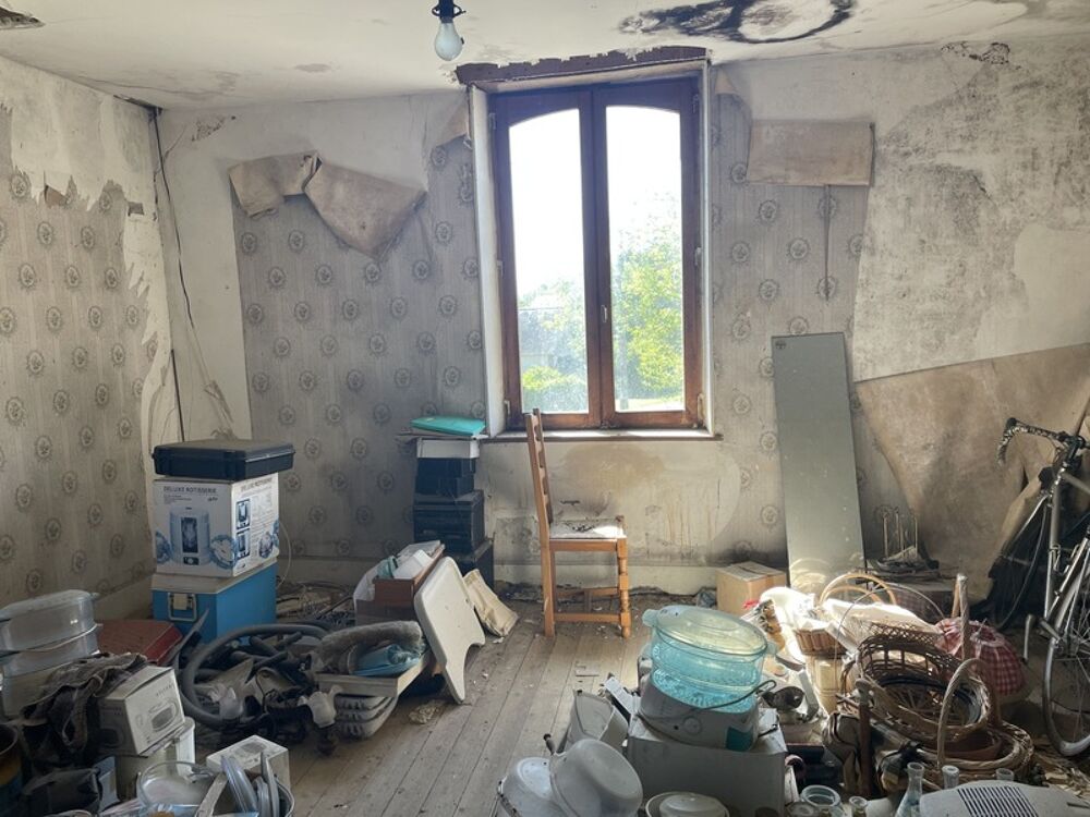 Vente Maison La chapelotte, 20 kms d'Aubigny sur N�re et Sancerre, Maison d'environ 160 m2 avec garage et jardin � r�nover enti�rement La chapelotte