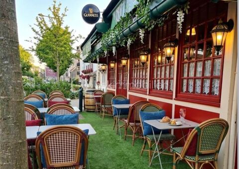   RESTAURANT - PUB -  LIC IV SUR AXE MAJEUR 