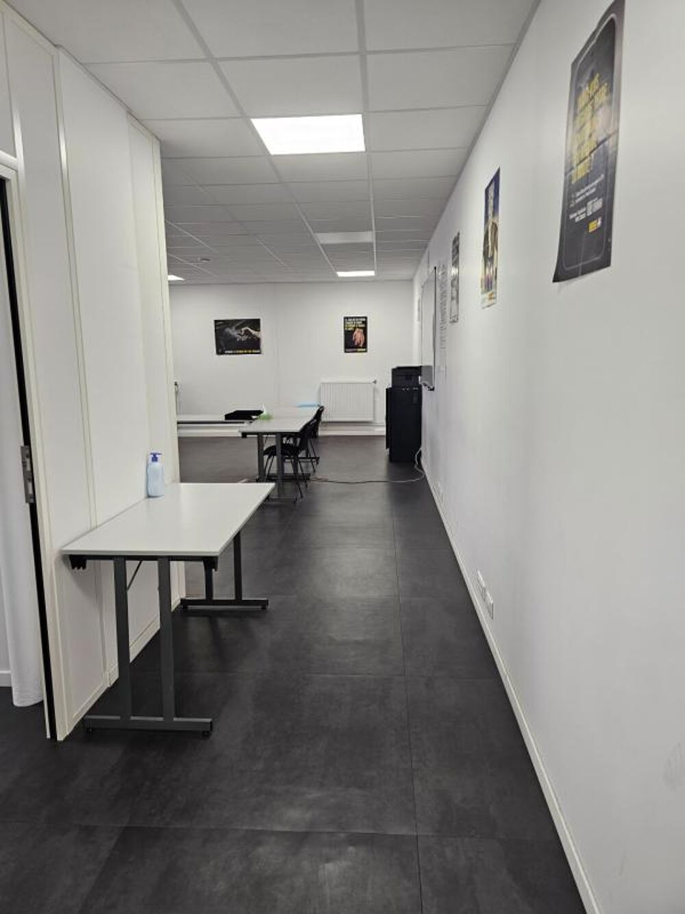   bureau rénové de 115 m2 à vendre à Cergy au prix de 156000 euros Cergy