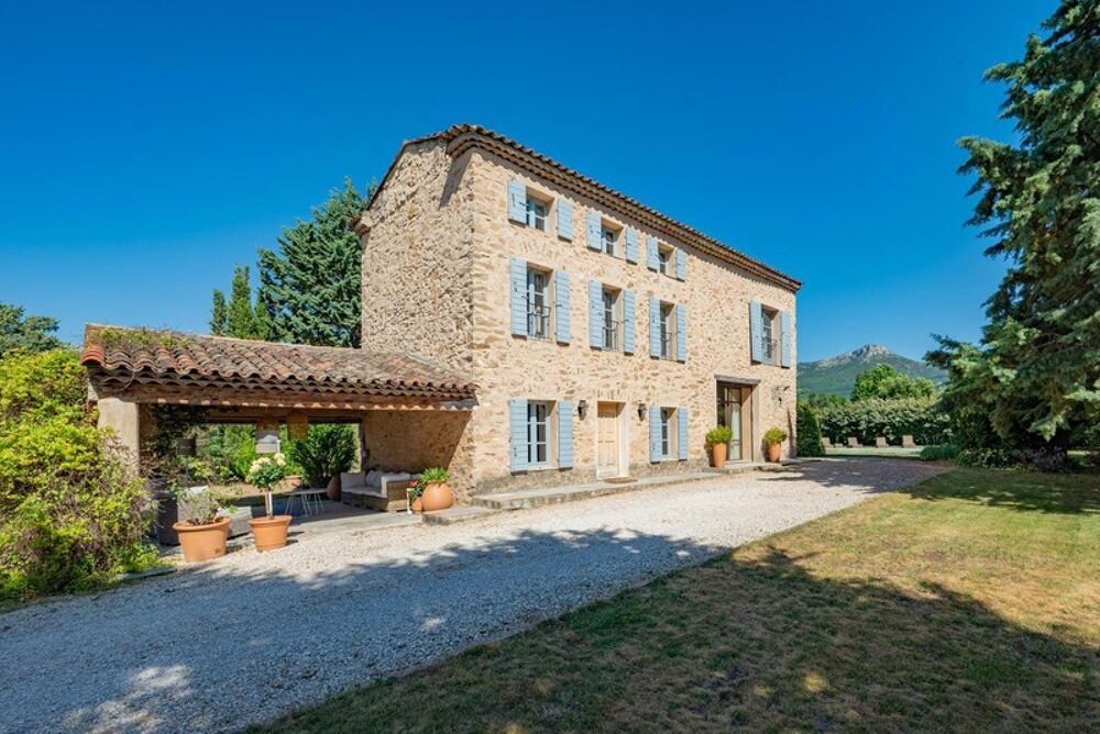Bergerie en pierre du XVIII? siècle rénovée - 200 m² - terrain 5000 m² avec piscine - 25 min Aix-en-Provence