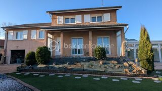  Villa à vendre 8 pièces 135 m² Feurs