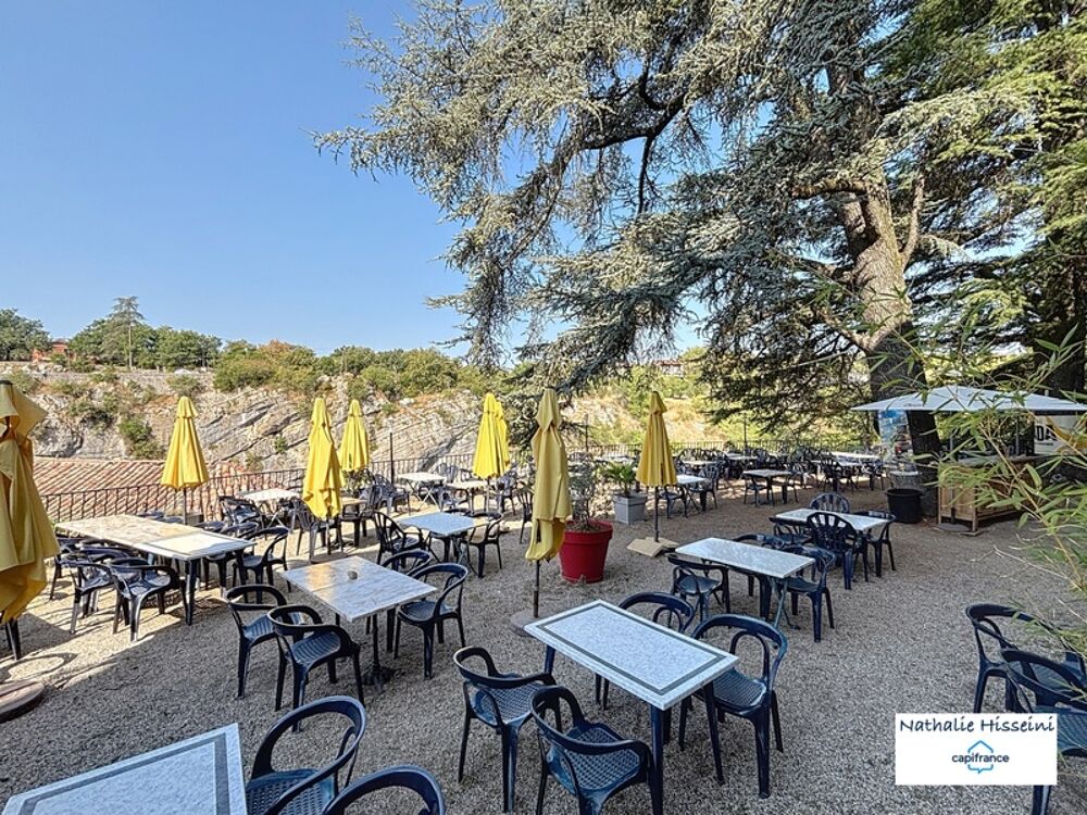   Murs commerciaux + fonds de commerce bar-restaurant (licence IV) avec terrasse et logement de fonction à vendre RUOMS (07120) 