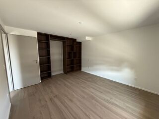  Appartement à louer 4 pièces 99 m²