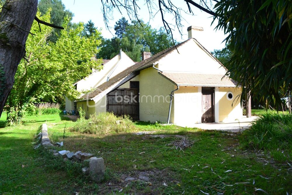 A VENDRE -LONGERE de 121 m² SUR 8000 m² DE TERRAIN ARBORE