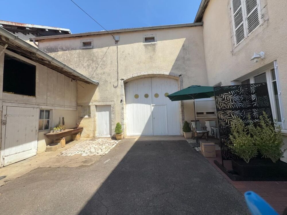 Vente Maison Maison en pierre avec 350 m² de dépendances, jardin et terrasse – Genevrières (52) Genevrieres