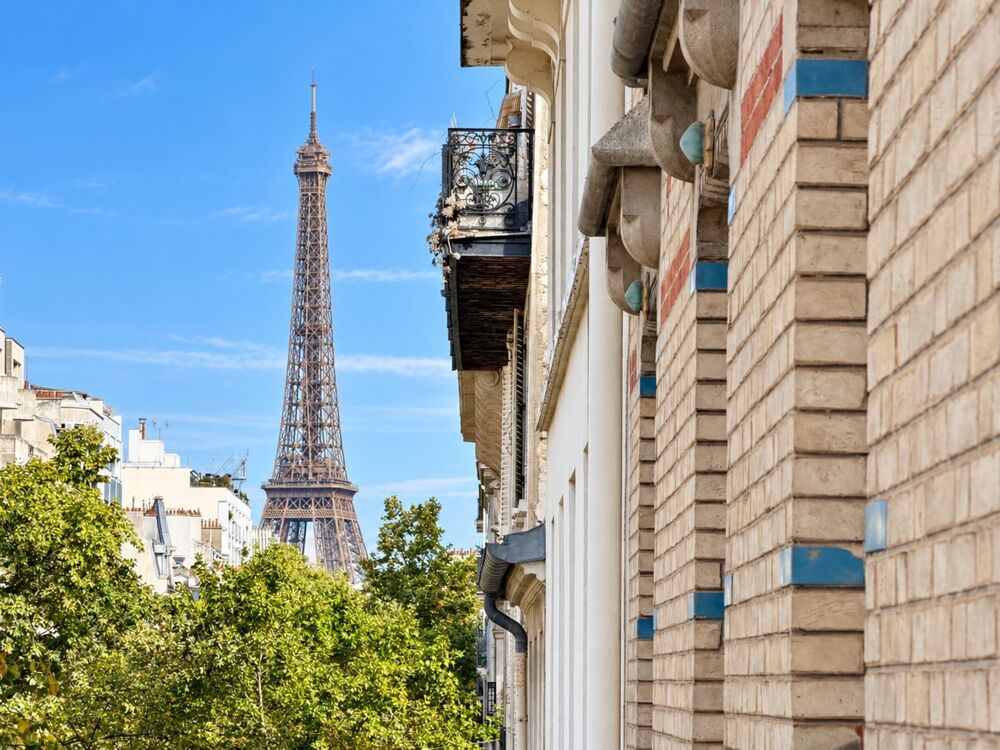 Vente Appartement Paris 15? – Rue Saint-Charles : 3 pièces traversant avec balcons filants, vue Tour Eiffel Paris 15