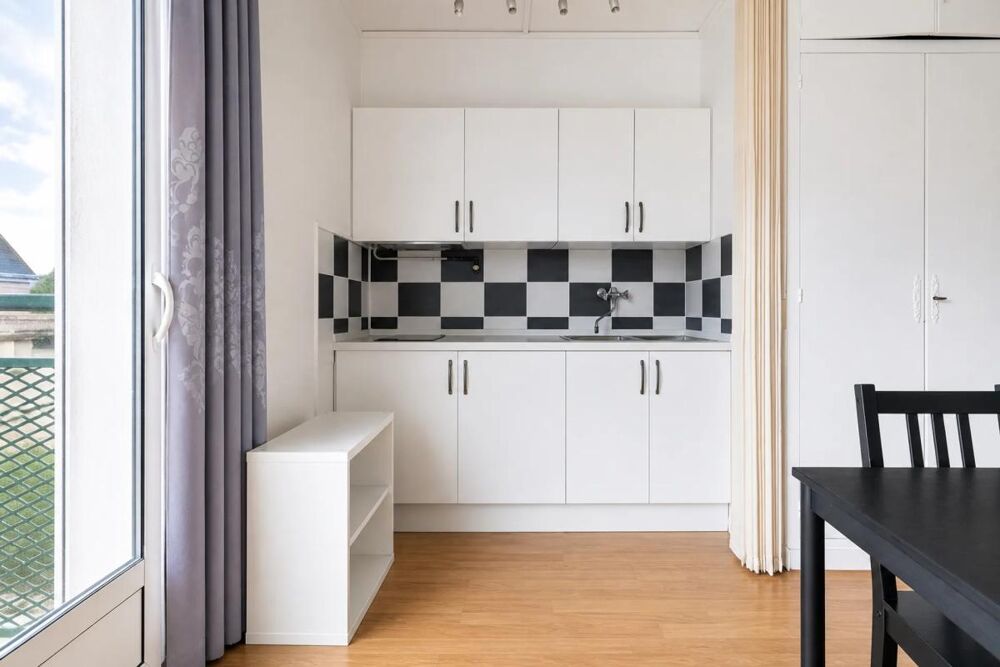 Vente Appartement Paris 16e - T1 bis avec balcon, vue dégagée, cave, parking 34 m² Paris 16