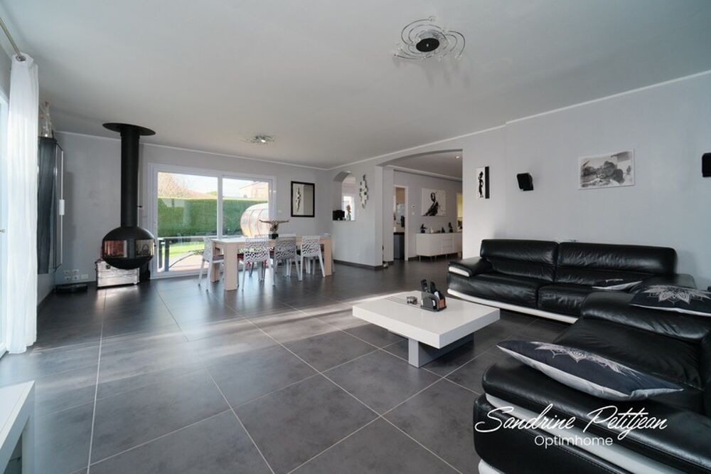 Vente Maison COUP DE CŒUR Maison à vendre 140 m², 4 chambres, double garage, terrain 1500 m² avec piscine et jacuzzi Amberieux en dombes