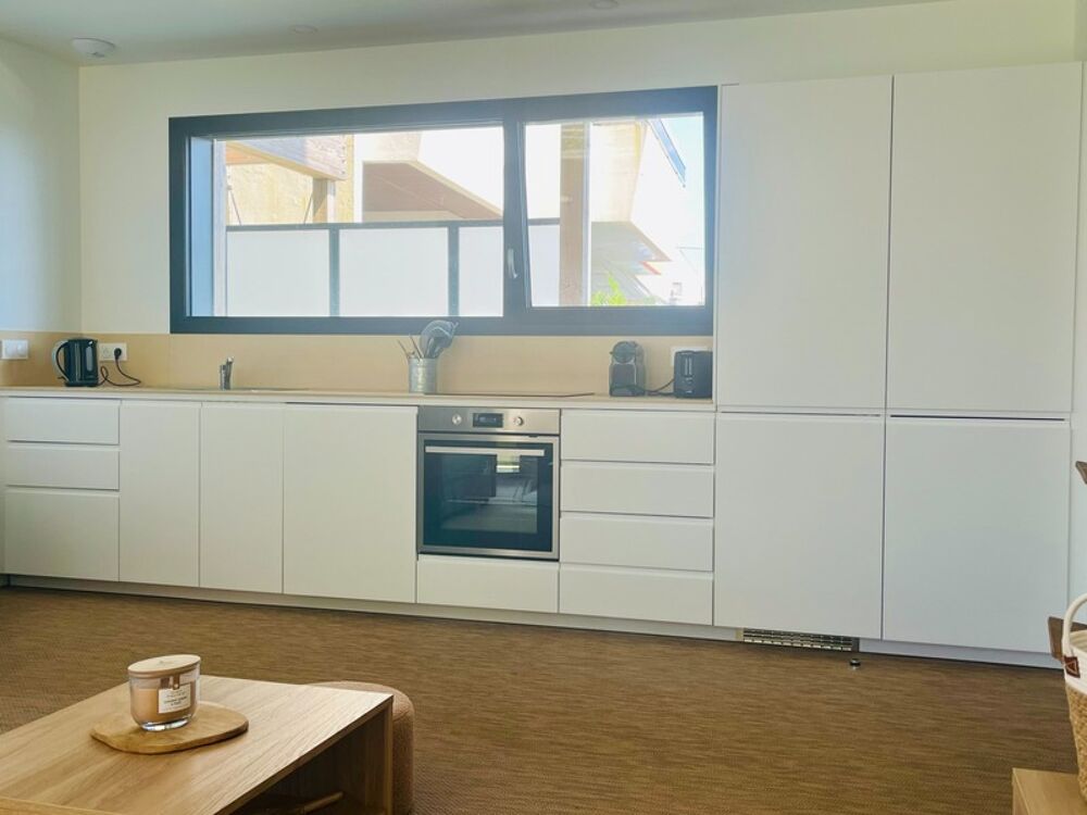 CROZON CENTRE  T2 NEUF MEUBLÉ AVEC TERRASSE 17 m²  VUE BAIE DE MORGAT  LOCATAIRE EN PLACE