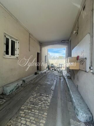  Immeuble à vendre 15 + pièces 300 m²