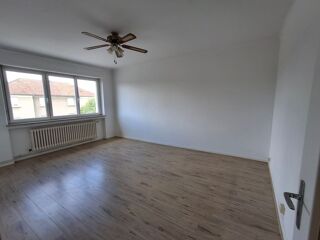  Appartement à louer 3 pièces 77 m²
