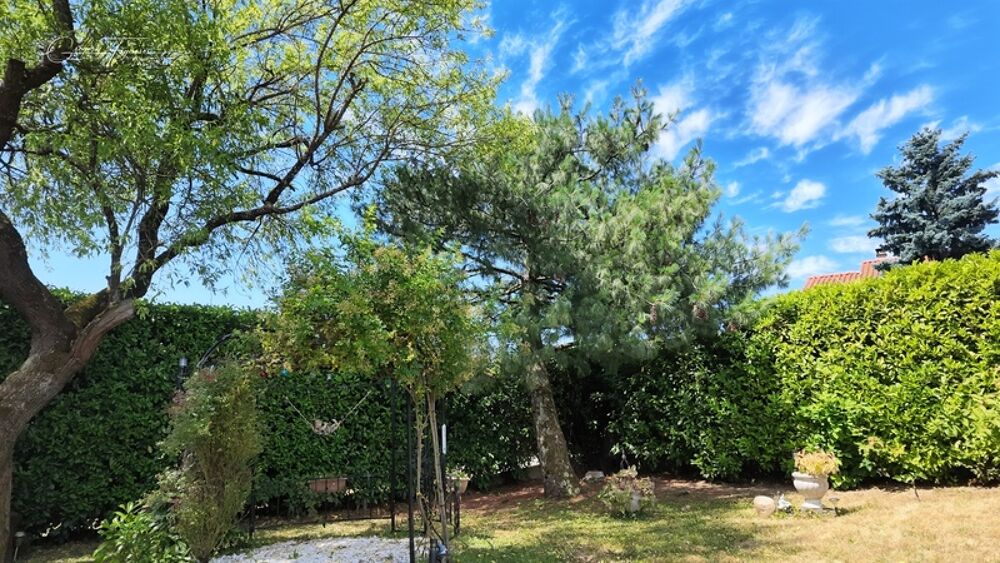 Vente Maison CHAPONOST – Élégante maison familiale avec possibilité de deux logements indépendants – Terrain de 802 m² Chaponost