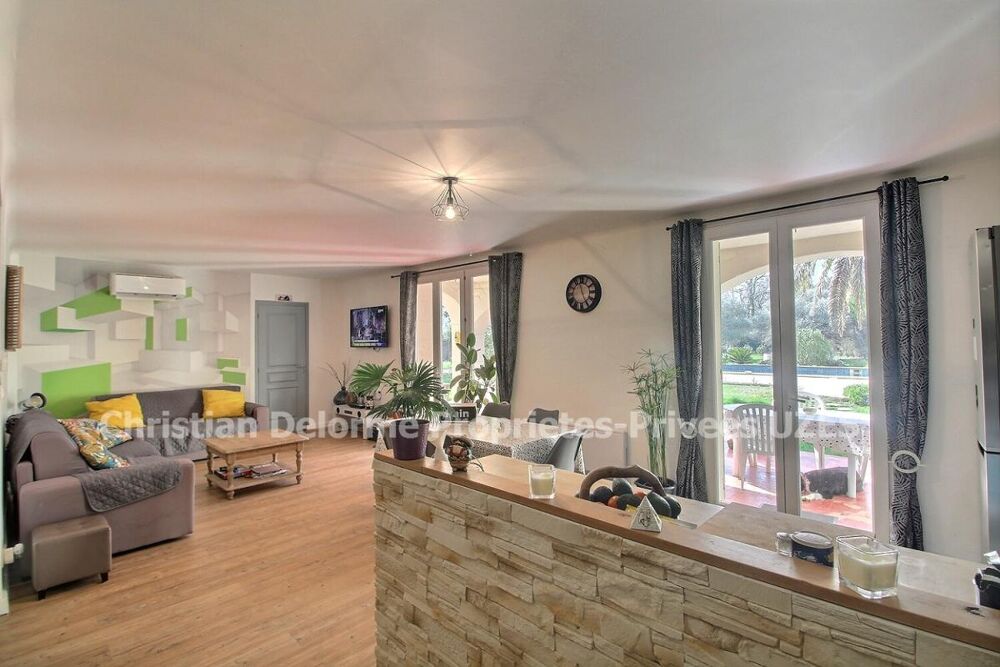 � vendre  Villa Uz�s (30700)