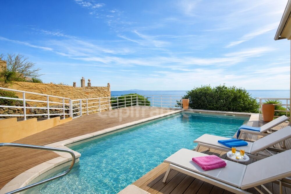 ERBALUNGA VILLA 120 m² PISCINE VUE MER EN NUE PROPRIETE OCCUPEE ( Investissement)