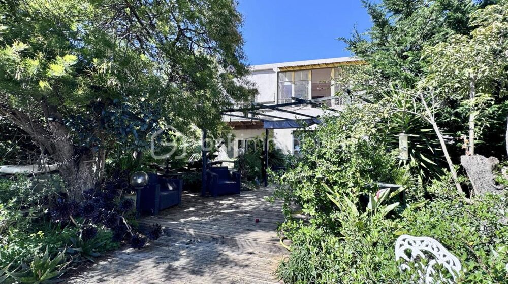 Vente Villa Achat Maison de caractère rénovée  179 m² 4 chambres Terrain arboré avec piscine à Toulon Toulon