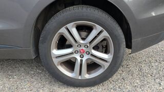 F-PACE 2.0 180 AWD R-Sport - Entretien constructeur Toit ouvrant 2017 occasion 20200 Bastia