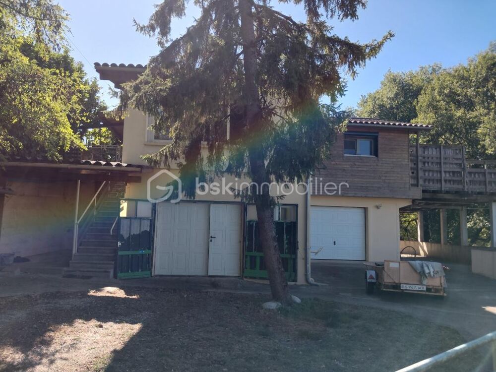 Maison de plus de 130 m² sur 6 092 m² de terrain  dépendance, garages et vérandas