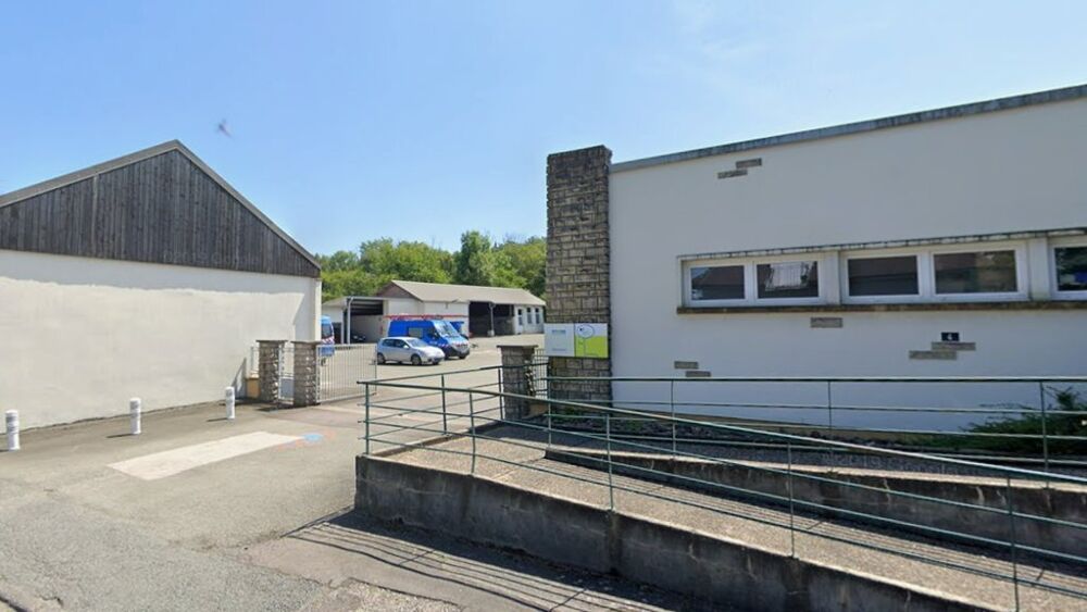   A VENDRE - ENSEMBLE IMMOBILIER A USAGE MIXTE Lure
