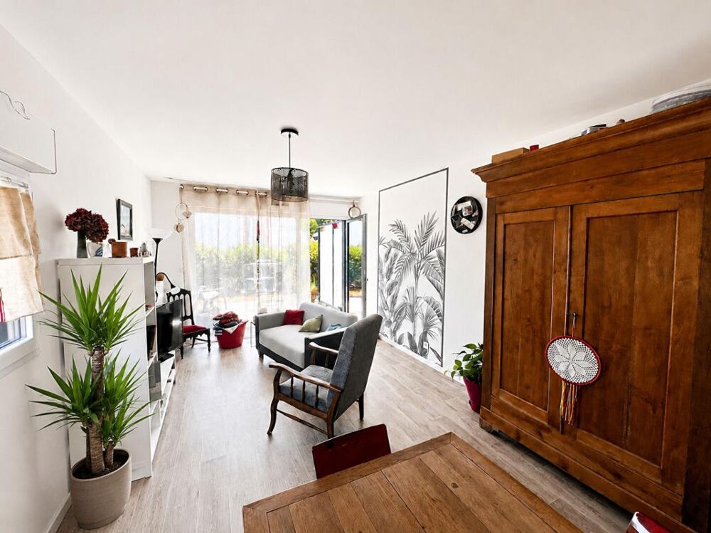 THEIX-NOYALO - Appartement T3 de 65 m² avec jardin privatif, terrasse, garage et cave