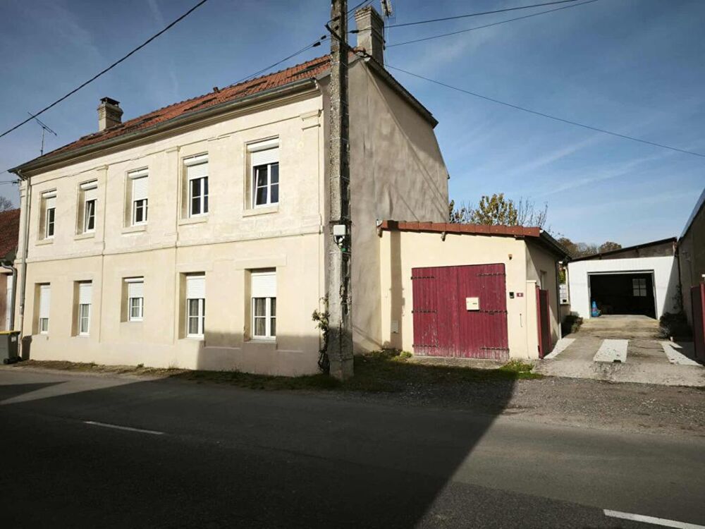 Maison 8 pièces 211 m² · à Bourg Et Comin · 211 m² · 191 000 €