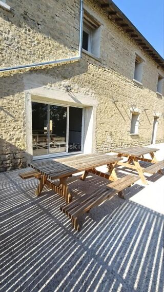  Maison à louer 9 pièces 245 m²