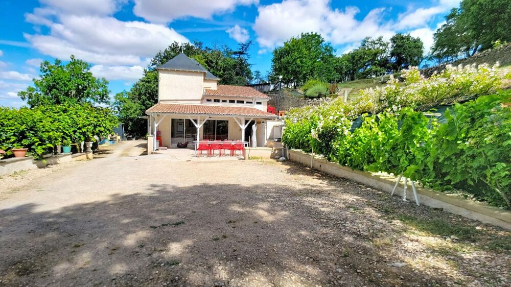 CHAUVIGNY (86) Propriété composée de deux maisons sur environ 3,5 hectares