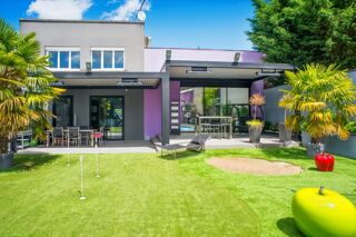 Maison 10 pièces 390 m² · à Pringy · 390 m² · 755 000 €