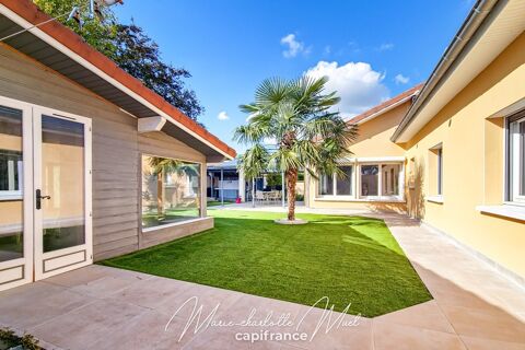   Grande maison familiale avec logement indpendant, garages et dpendances Maison - 6 pice(s) - 220 m