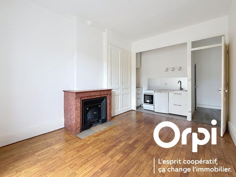 Dans bel ancien T2 de 45m²