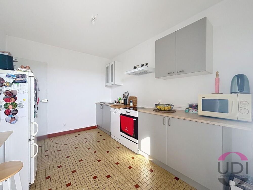 Vente Appartement Montluçon – Appartement de 75 m² avec balcon, garage et cave – Dernier étage sans ascenseur Montlucon