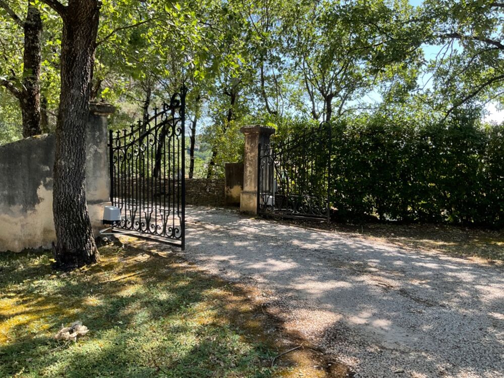 à vendre  Propriété/château Rognes (13840)