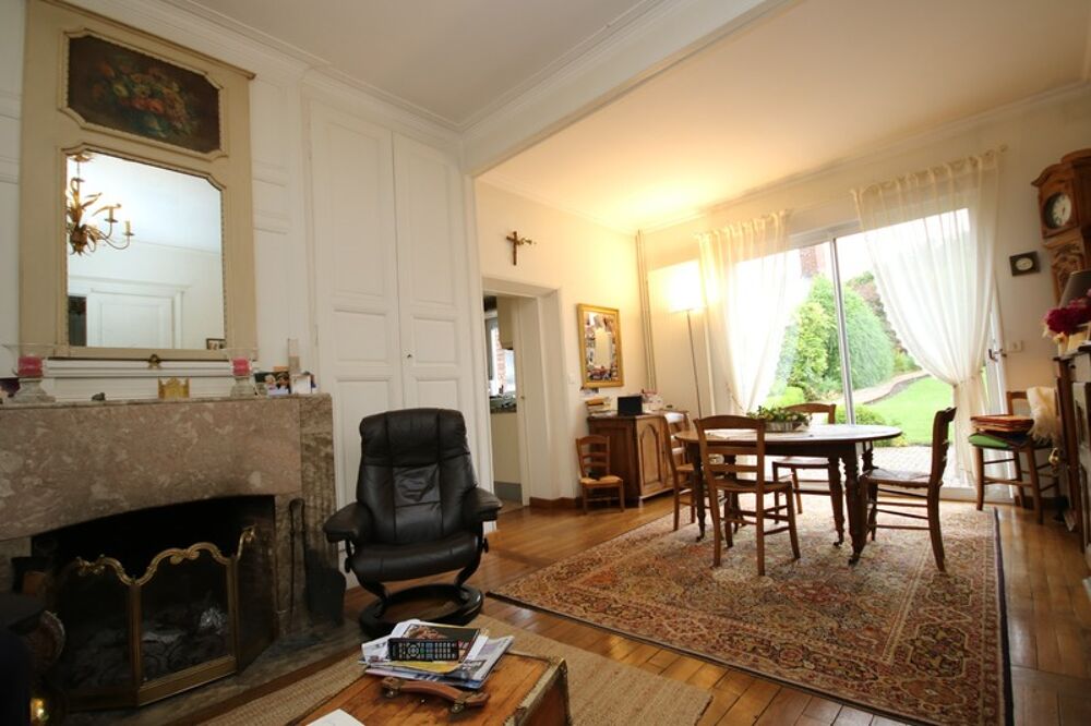? **Maison de caractère en centre-ville de Oisemont  5 chambres  Terrain de 1 066 m²**