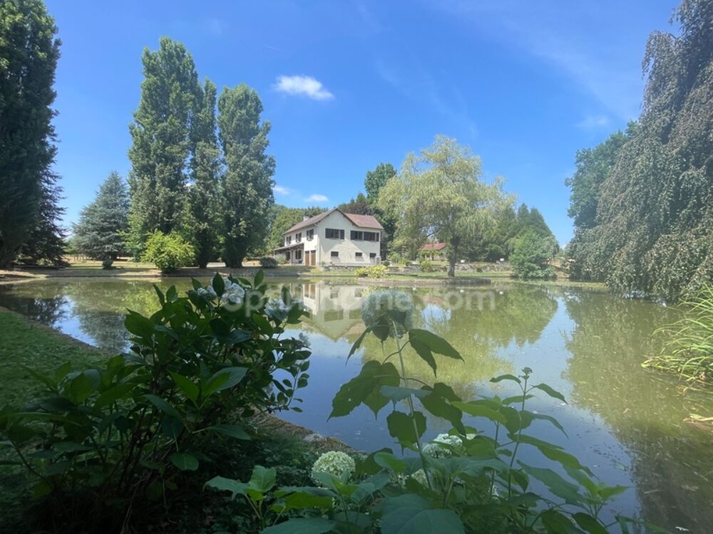 Maison individuelle 4 chambres avec bassin d'agrément et 1 hectare de terrain