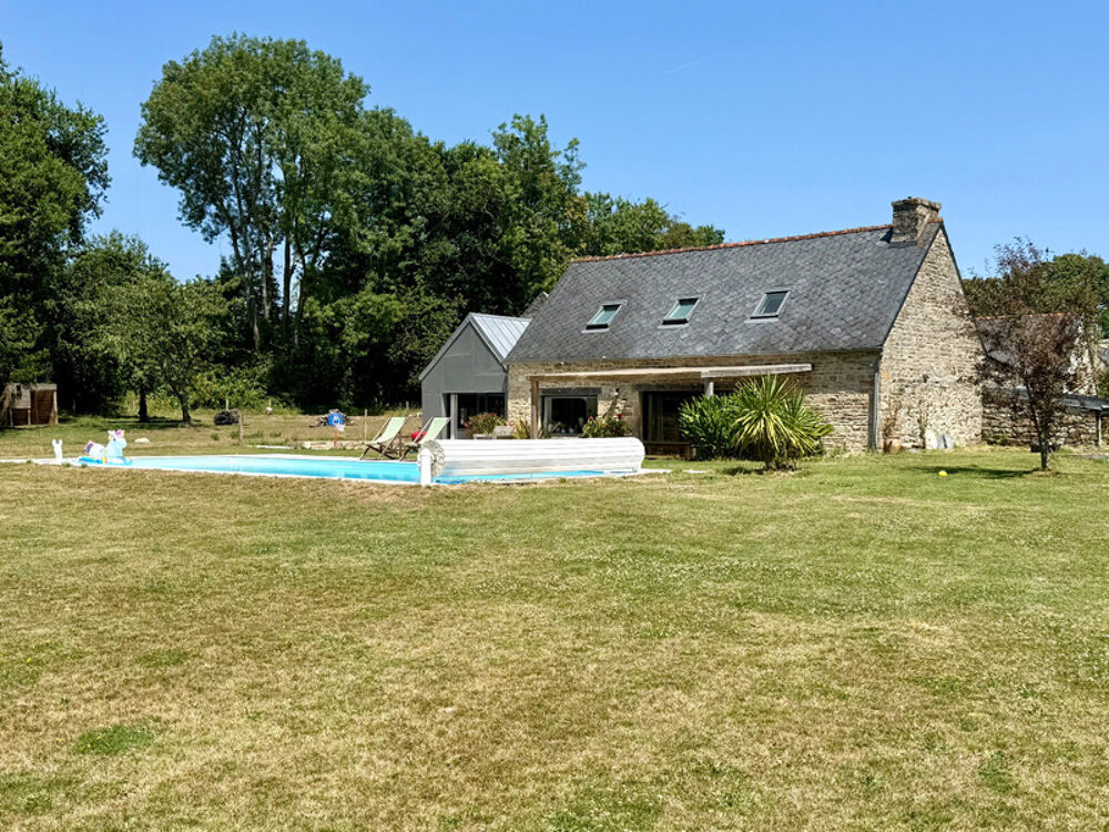 TREMEOC (29)  Corps de ferme rénové de 225 m² au sol avec piscine, studio indépendant, penty et jardin arboré