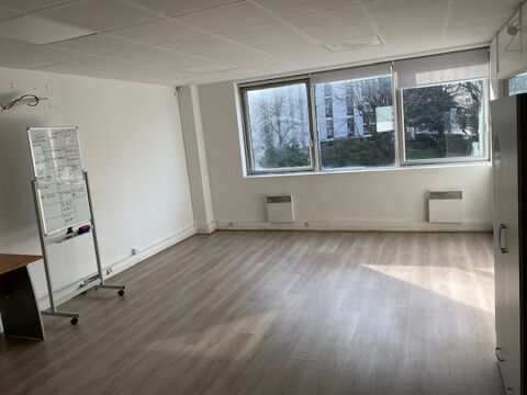 Bureaux tr&egrave;s fonctionnels et lumineux 10879 93500 Pantin
