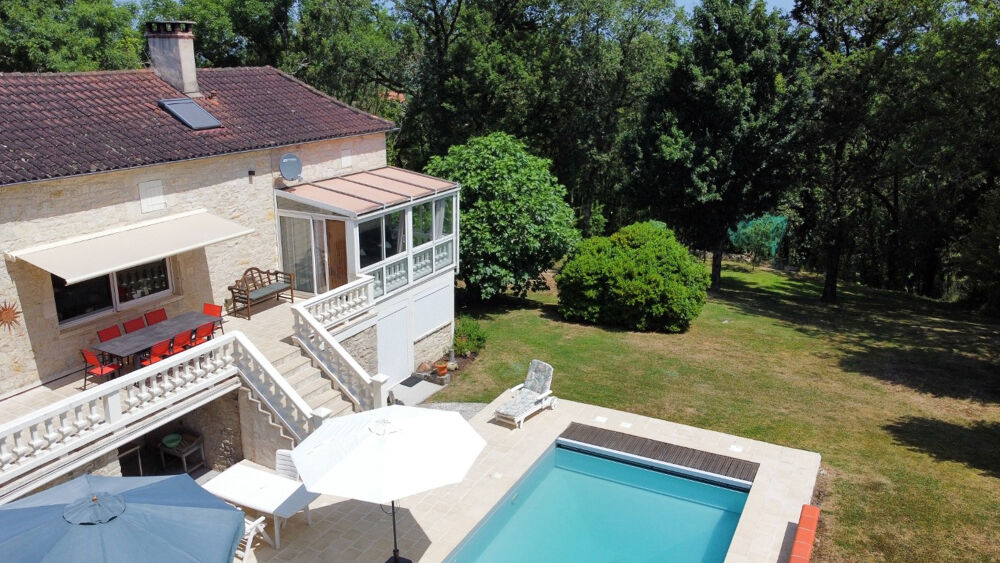 Maison en pierre rénovée 230 m² - 6 chambres - piscine - terrain 5 000 m² à 10 min de Cahors