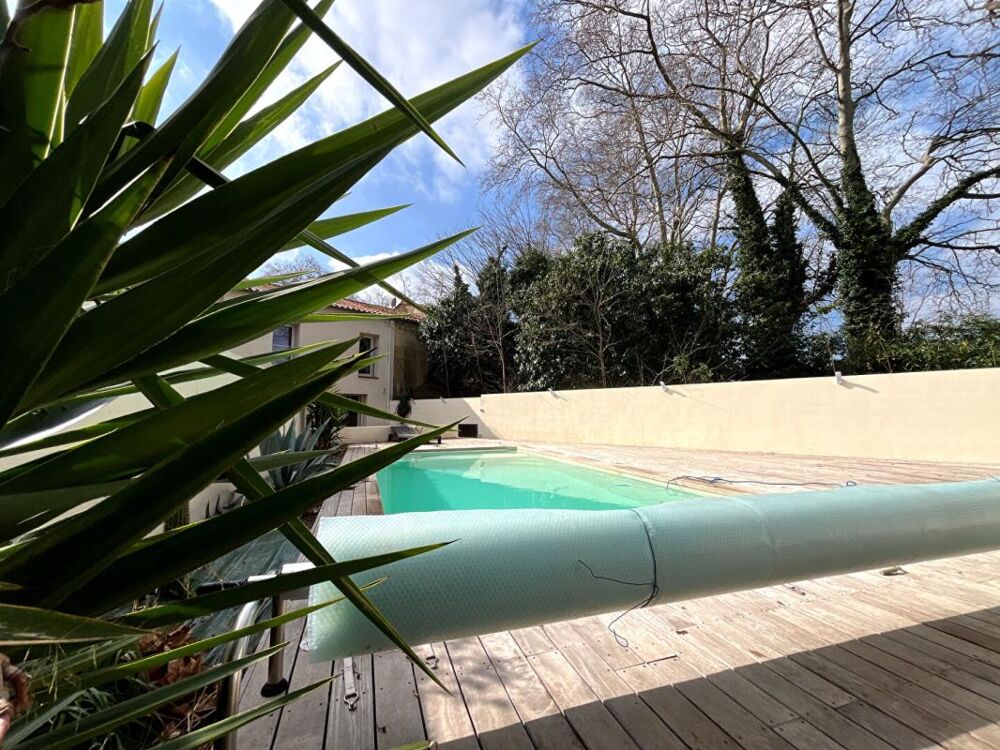 Magnifique maison en R+1 de 200 m² environs de style mas sans vis-à-vis avec grande piscine 8 sur 4