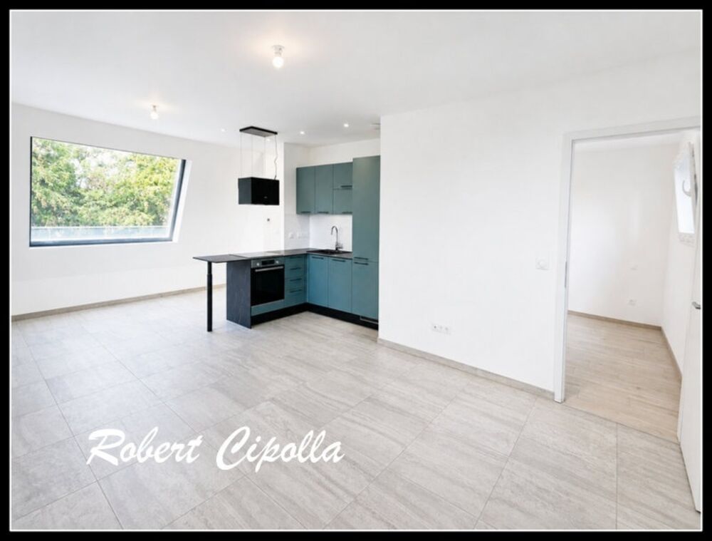 Attique T2 Metz _51,5m²_très grande terrasse de 41m² parking inclus + cuisine équipée