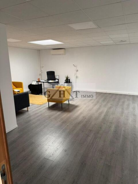   Bureaux de 130 m² à louer à STAINS 