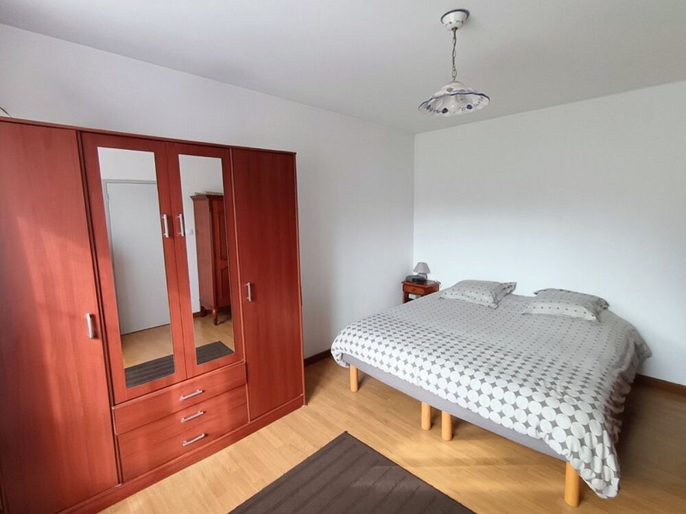 Maison à vendre 8 pièces MONTLIEU LA GARDE (17)