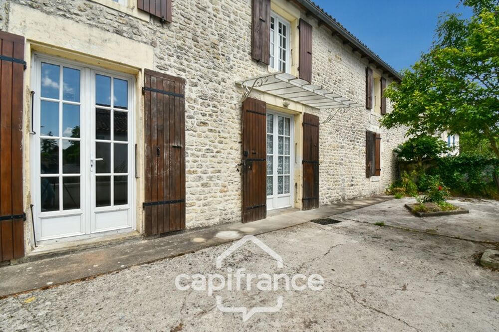Maison en pierre à vendre 6 pièces SAINT PARDOULT (17) avec garage et atelier
