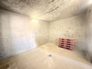  Parking / Garage à vendre 94 m²