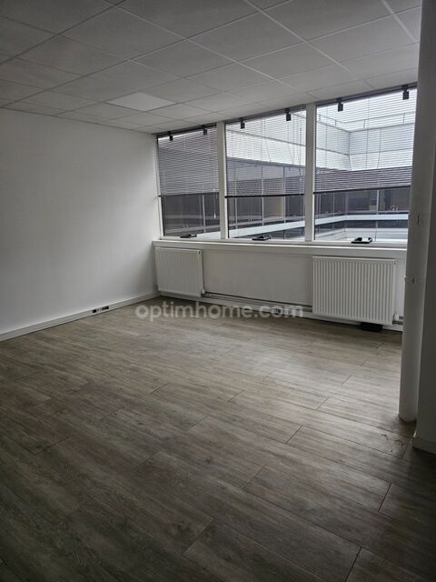 bureau rénové de 40 m2 à vendre à Cergy au prix de 77000 euros 77000 95000 Cergy