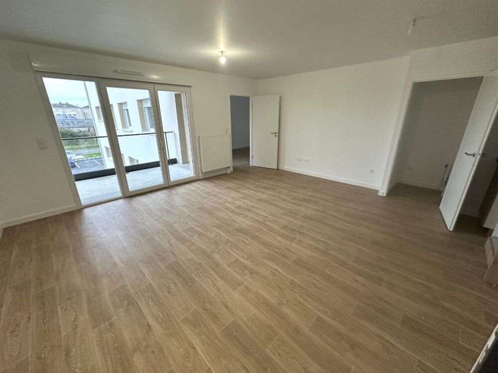 T3 avec balcon et parking à LAVAL