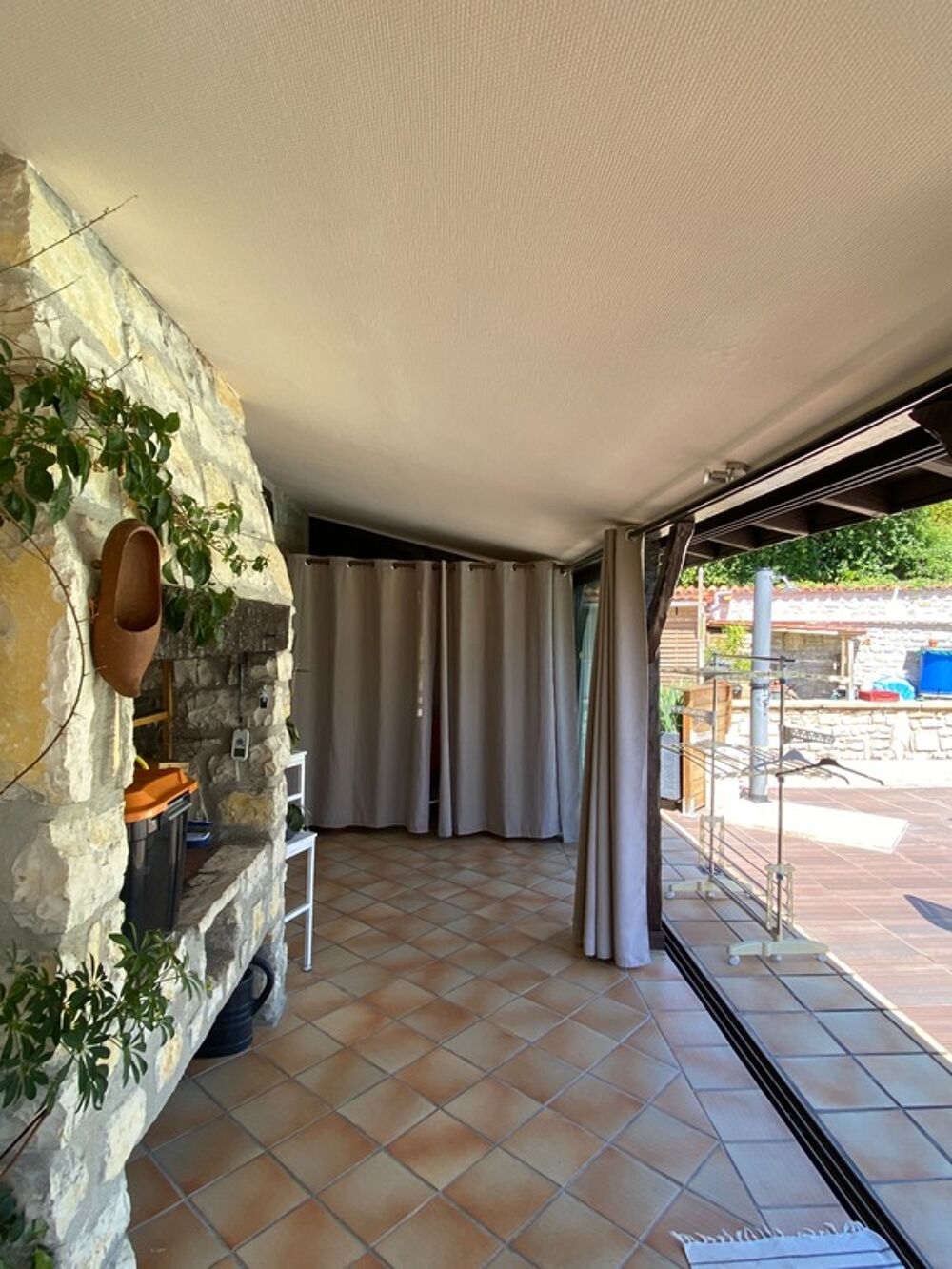 Torsac. Maison d'habitation 239 m² avec 2 logements locatifs meublés