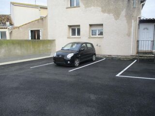  Parking / Garage à louer 1 pièce 11 m²