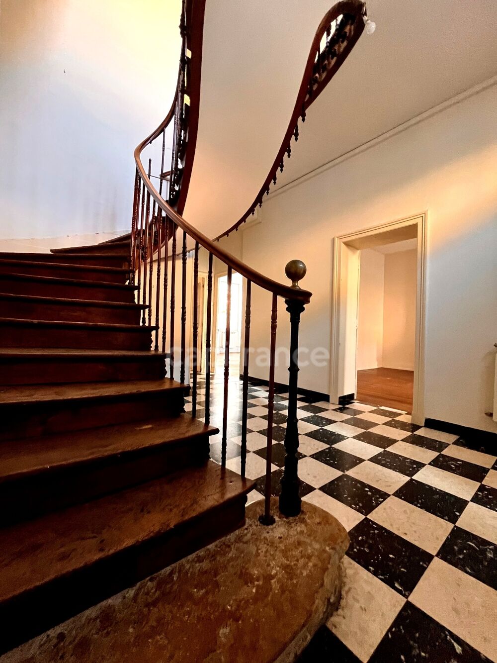 Jolie maison en plein centre de FLEURANCE (32), 165 m2, 5 pièces, 3 chambres, cave, jardin clos et puits