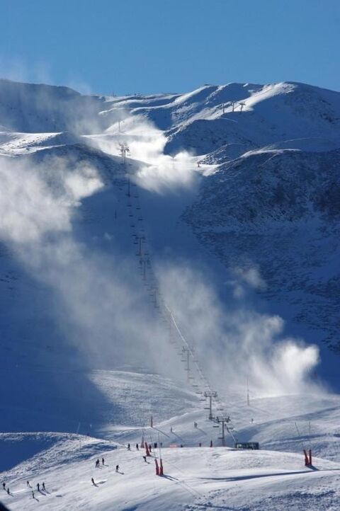   Dpt Hautes Pyrénées (65), à vendre proche de PEYRAGUDES Hôtel - Restaurant sur les pistes de ski 
