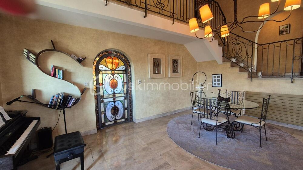 A VENDRE VILLA RENOVEE DE 137M² SUR TERRAIN DE 433M² TROIS FACES A SAINT CYPRIEN - COTE VILLAGE - QUATRE CHAMBRES -TROIS SALLES