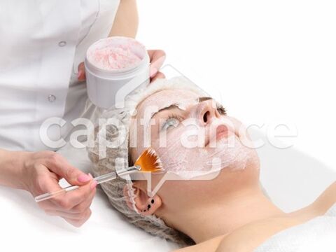 Fonds de commerce institut beaut&eacute; parfumerie &agrave; vendre proche de TOURS (37) enseigne nationale 123m2 97000 37000 Tours